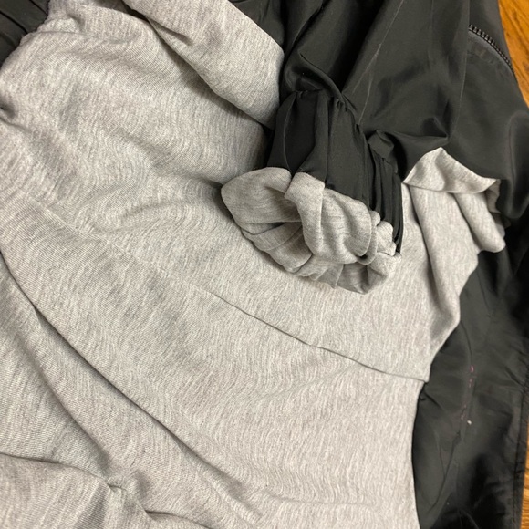 Trendy rain jacket with elastic bottom - Picture 2 of 6